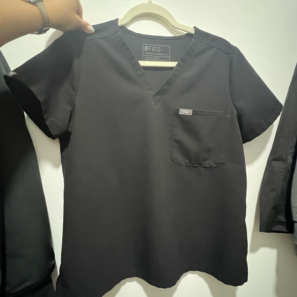 FIGS Black V-Neck Scrub Top